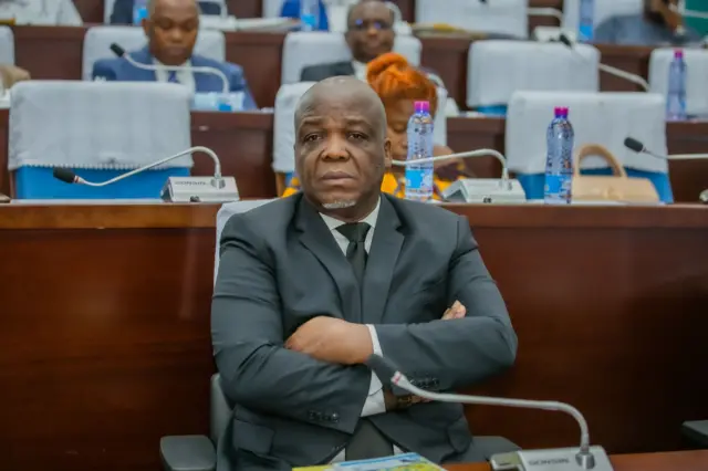 Pacôme Adjourouvi, ministre togolais en charge des Droits de l'homme, lors d'une séance à l'Assemblée nationale