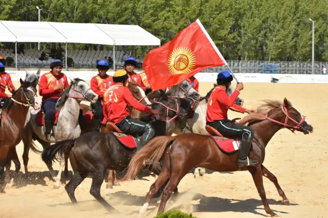Кыргызстандын көк пар боюнча командасы биринчи турда Түркияны жеңди