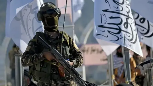 طالبانو په ۲۰۲۲ کال کې اعلان وکړ چې ښځې د نادولتي مؤسسو لپاره کار نه شي کولی او تېر دسمبر الجزیرې راپور ورکړی و چې حکومت ویلي هره هغه نادولتي مؤسسه به وتړي چې ښځې پکې کار کوي.