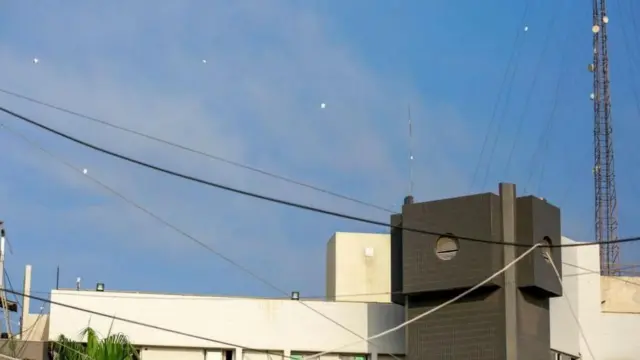 વિમાનમાંથી ફેંકાયેલા ચેતવણી આપતા ચોપાનિયાં 