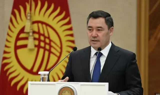 Садыр Жапаров: Илбирстерди коргоо үчүн колдон келгендин баарын жасап жатабыз, бирок эл аралык коомчулук чара көрбөсө, менин неберелерим бала кезимде атам менен көргөндү эч качан көрбөй калабы деп корком...