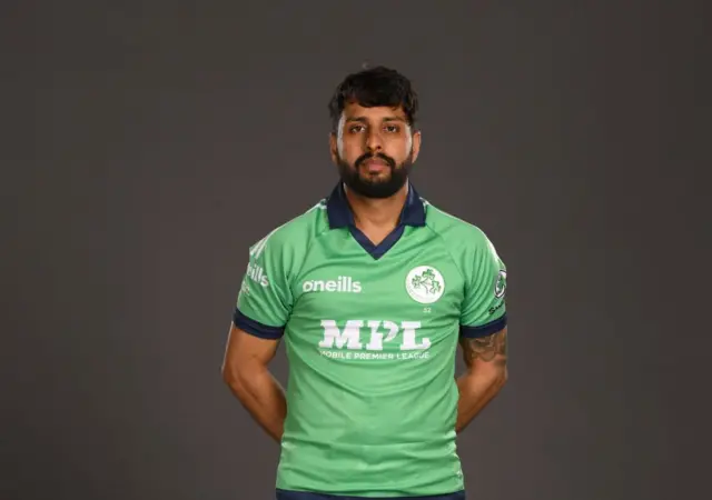 யூஏஇ அணிக்காக விளையாடும் சுழற்பந்து வீச்சாளர் சிம்ரன்ஜீத் சிங்.