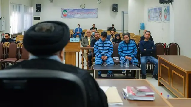  جمهوری اسلامی ایران با دستگیری وسیع معترضان دست به محاکماتی غیرشفاف آنها زده که ایرادات قضایی متعددی از حمله از سوی دادستان پیشین به آن گرفته شده