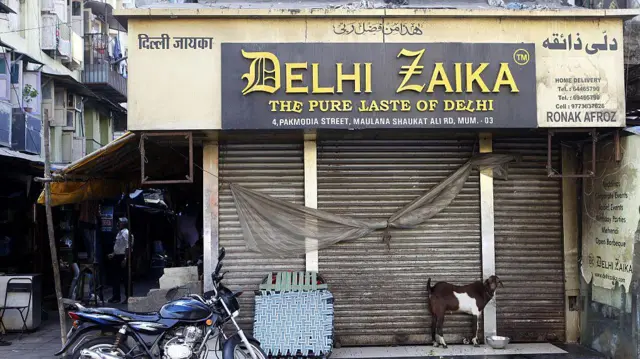 দাউদ ইব্রাহিম নিজের পাড়ায় গড়েছিলেন এই রেস্তোঁরা। সরকার এটিকে জব্দ করে নিলামে বিক্রি করে দেয়