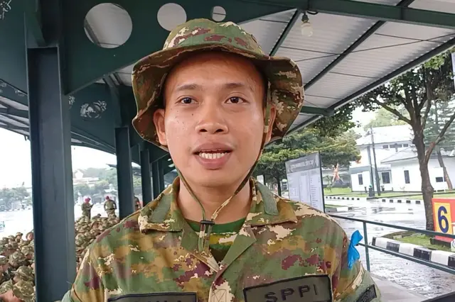 William Tinting (25), salah satu calon manajer Koperasi Desa/Kelurahan Merah Putih (KDKMP), yang mengikuti Latsarmil di Brigif 1 Marinir Cilandak, Jakarta Selatan, Kamis (25/6/2026).