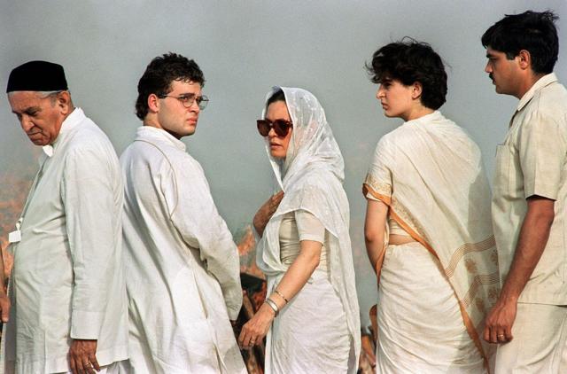 Siblings Rahul and Priyanka with mother at father Rajiv Gandhi's funeral. May, 1991