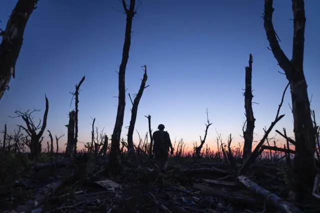 Кадр із фільму "2000 метрів до Андріївки"