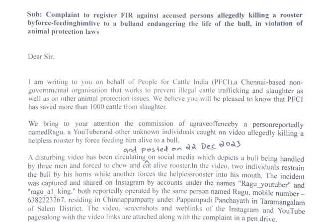 சேலம் அருகே மாட்டை கட்டாயப்படுத்தி சேவலை சாப்பிட வைத்த நிகழ்வு