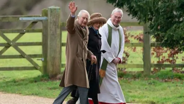 У неділю король відвідав службу у Сандрінгемі