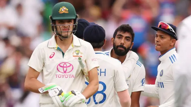 ऑस्ट्रेलिाई बल्लेबाज़ कोंस्टास का विकेट लेने के बाद जश्न मनाते हुए जसप्रीत बुमराह