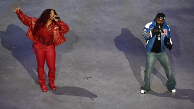 Durante o show do intervalo do Super Bowl, Kendrick Lamar cantou Luther, seu atual sucesso nas paradas, com a cantora de R&B SZA