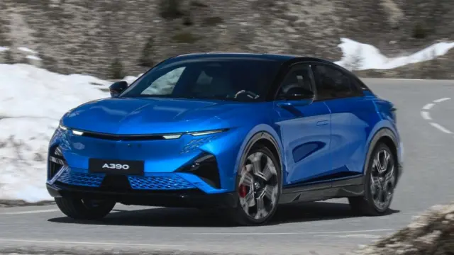 شتاب صفر تا ۱۰۰ کیلومتر در ساعت آلپین A390 کمتر از چهار ثانیه است