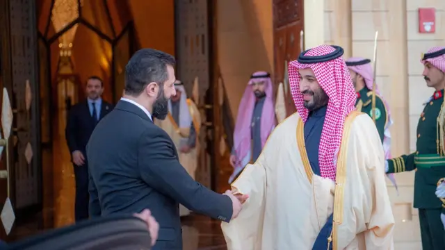 الشرع يودع ولي عهد السعودية في ختام الزيارة