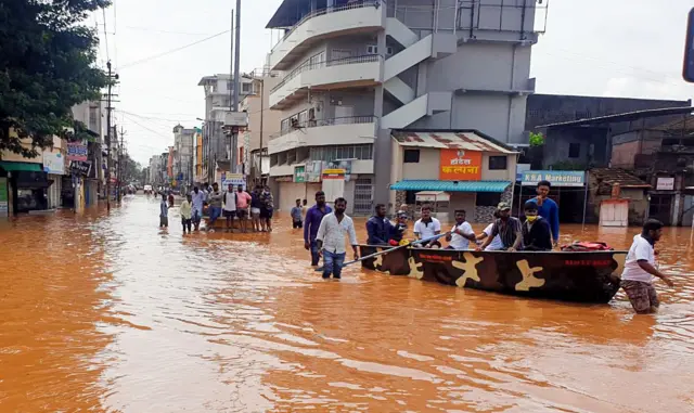 सांगलीतील पुलाचे संग्रहित छायाचित्र
