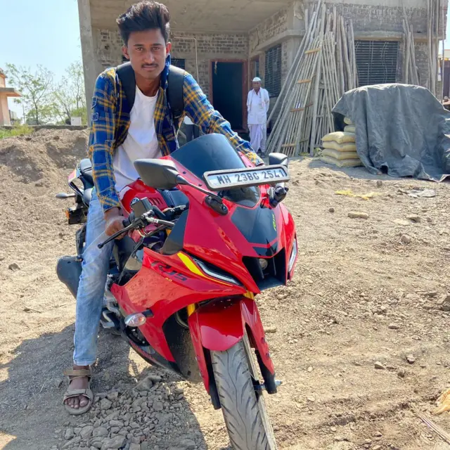 सौरभनं नुकतीच स्पोर्ट बाईक घेतली आहे.