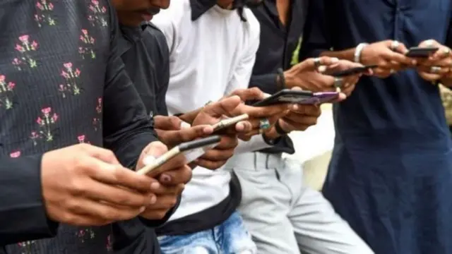 మహిళలపై ట్రోలింగ్