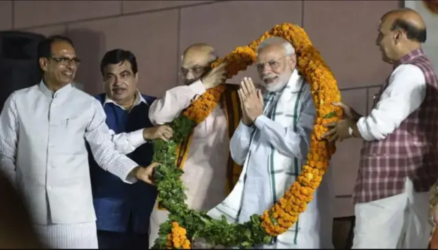 शिवराज सिंह चौहान, नितिन गडकरी, अमित शाह, नरेंद्र मोदी आणि राजनाथ सिंह (डावीकडून उजवीकडे)