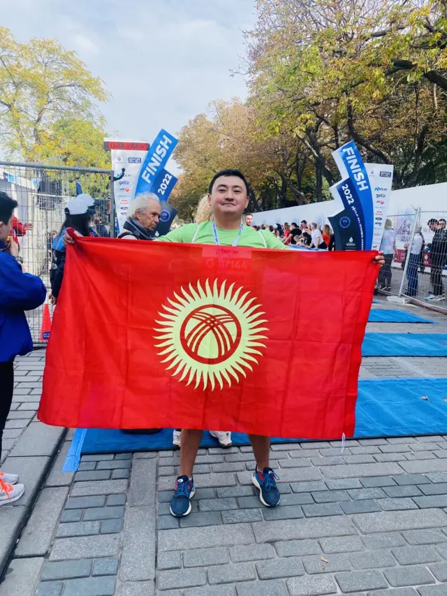 Улан Үсөйүн