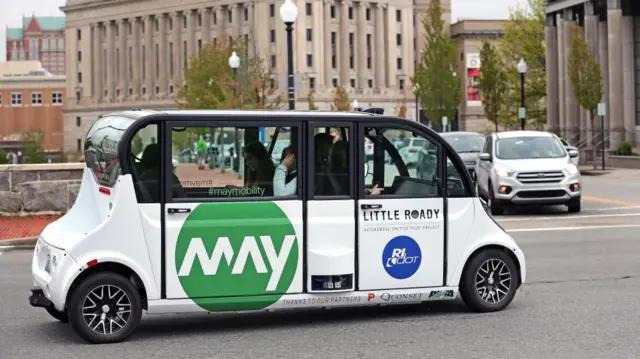 যুক্তরাষ্ট্রের রোড আইল্যান্ডের প্রভিডেন্স শহরে রাইড শেয়ার করার রোবট্যাক্সি।