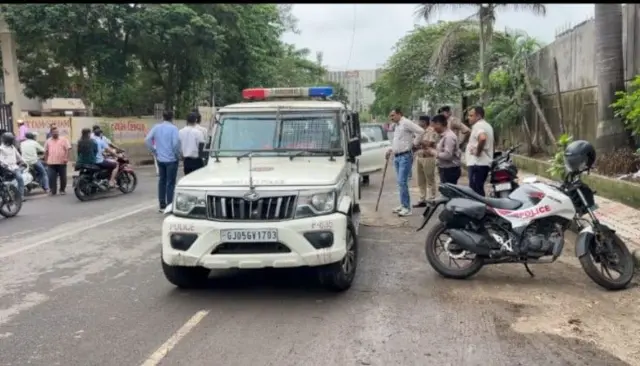 બીબીસી ગુજરાતી સુરત ખાડીપૂર ચોમાસું મ્યુનિસિપલ કોર્પોરેશન 