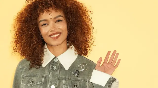 Whitney Peak, ku wa kabiri umumurikamideli akaba n'umukinnyi wa filimi w'umunya-Canada ukomoka muri Uganda ari mu gikorwa cyo kumurika imideli muri Hong Kong