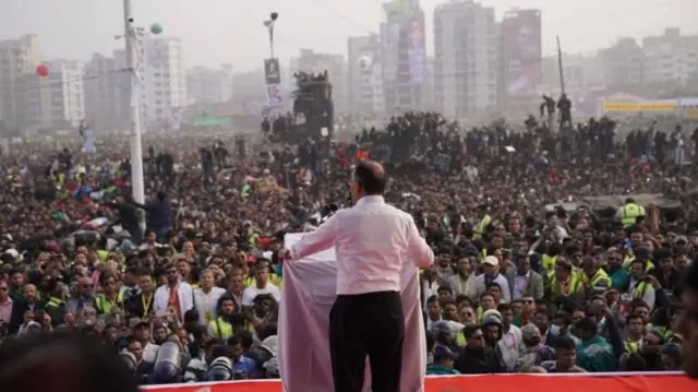 தாரிக் ரஹ்மான் 