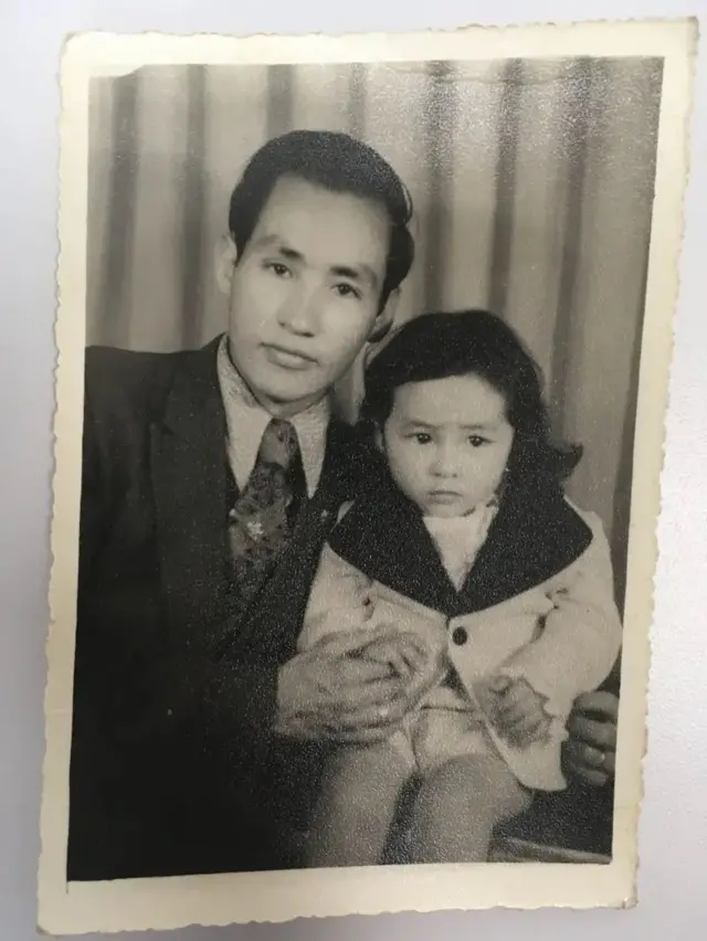 Yunc (bocah kecil dalam foto) dan Carlos Arturo.