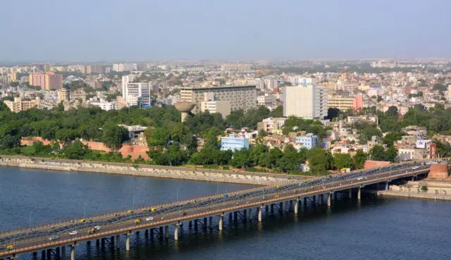 અમદાવાદ 