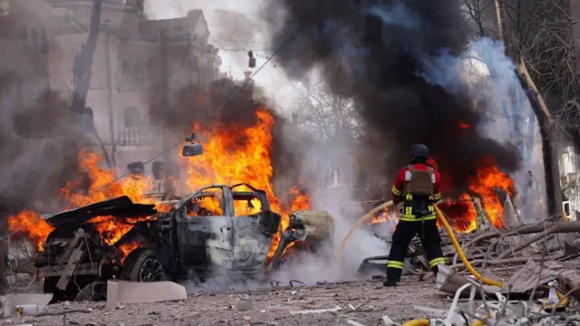 నిమిషాల వ్యవధిలో రెండు క్షిపణులు దాడి చేశాయి 