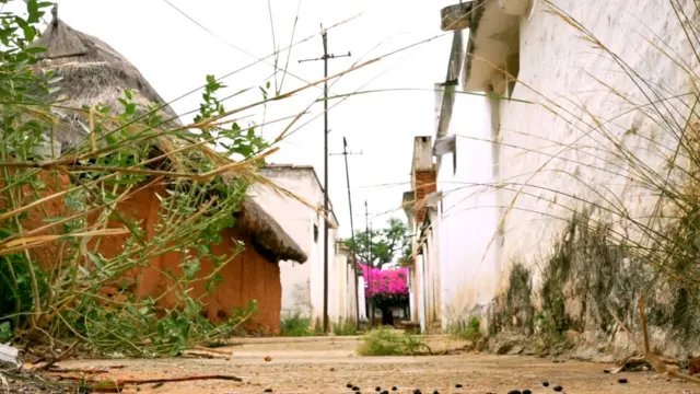 గట్టుమీదపల్లె, ఖాళీ అయిన గ్రామం, వలస వెళ్లిన ఊరి ప్రజలు