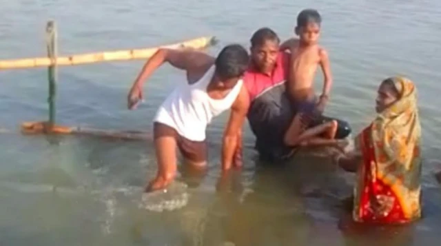 ડૂબતા લોકોને બચાવતા મરજીવા