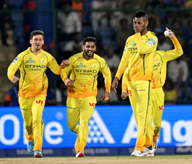 டெல்லி கேபிட்டல்ஸுக்கு எதிராக 4 ஓவர்கள் பந்துவீசி 19 ரன்கள் மட்டும் கொடுத்து 1 விக்கெட் வீழ்த்தினார் அகீல் ஹொசைன்