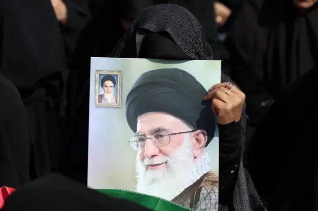 Исроил ва АҚШнинг илк ҳаво зарбалари оқибатида ҳалок бўлган марҳум Оятуллоҳ Али Хоманаийнинг ҳам озарбайжон илдизларига эга экани айтилар эди