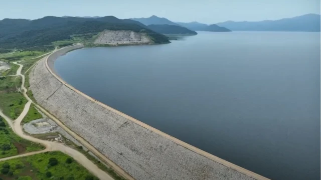 Hidha kooraa (saddle dam)