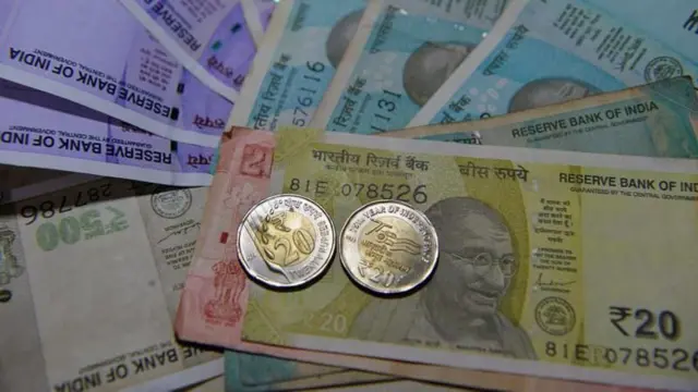 डॉलरच्या तुलनेत रुपयाचं मूल्य 100 रुपये प्रति डॉलरवर पोहोचणार आहे