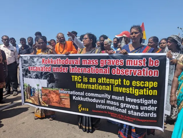 இலங்கையின் தமிழர் பகுதிகள் முடங்கின - முல்லைத்தீவில் பாரிய போராட்டம்