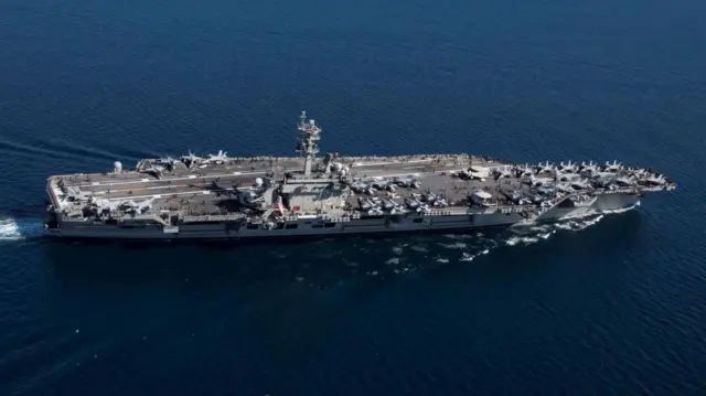 Флот возглавляет авианосец USS Abraham Lincoln (архивное фото).