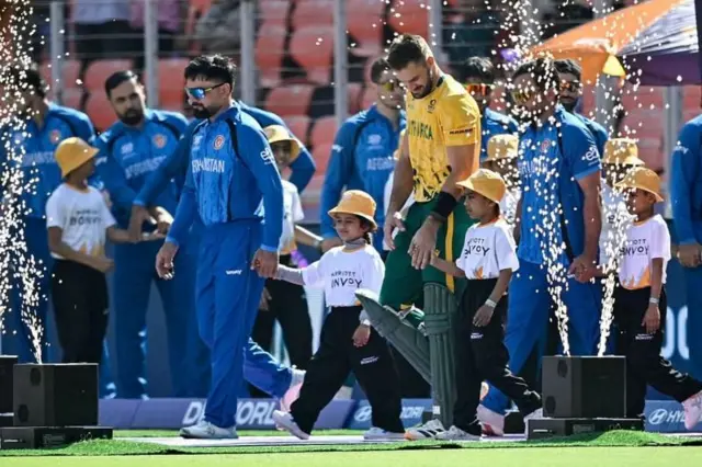 د افغانستان او جنوبي افریقا لوبغاړي لوبغالي ته روان دي