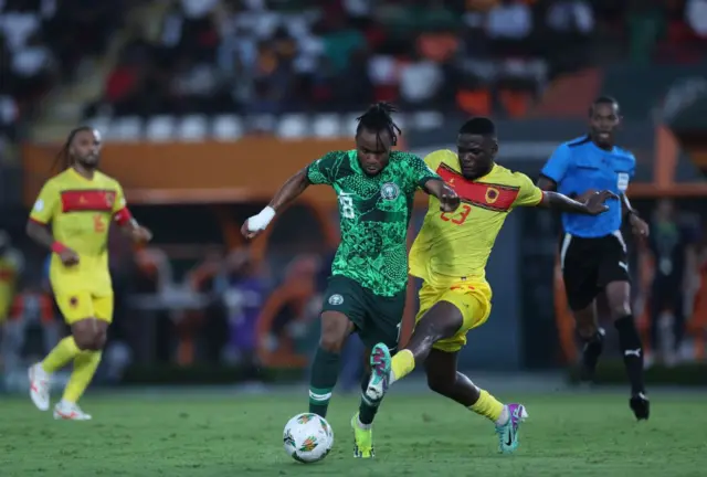 Ademola Lookman dey dribble