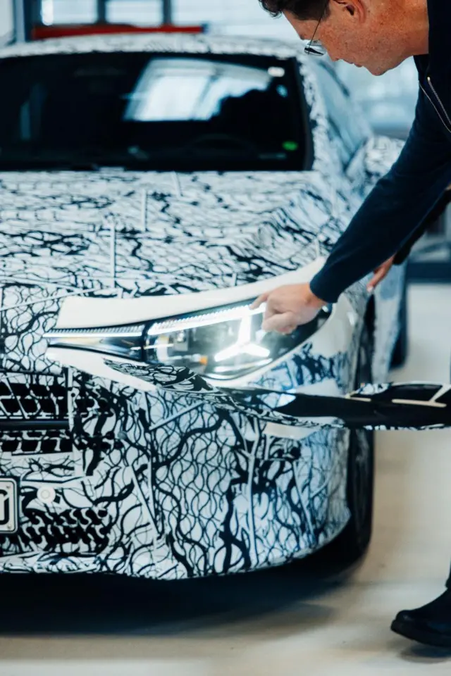 چراغهای جلوی نسل جدید CLA شبیه نشان مرسدس بنز است