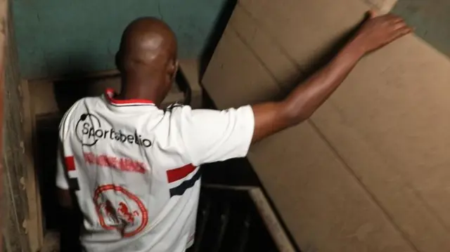 Yara to wa ni abẹ ilẹ ninu ile Kuku, to maa n ko ẹru tuntun pamọ si