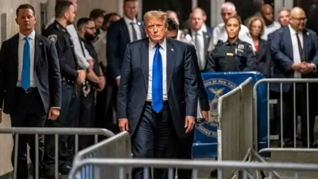 ব্যবসায়িক নথি জাল করার অভিযোগ মি. ট্রাম্প অস্বীকার করেছেন।