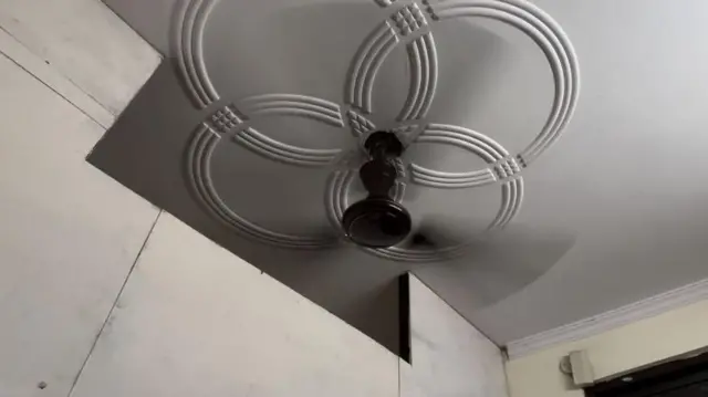 दो कमरा बनाने के लिए फॉल्स दीवार और दीवार को काटकर पंखा लगाने का जुगाड़