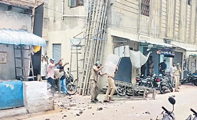 పోలీసుులు, తాడి పత్రి, టీడీపీ, వైసీపీ