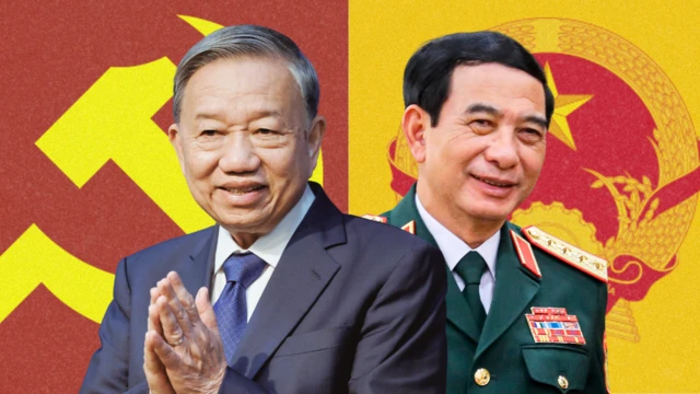 Ảnh thiết kế: ông Tô Lâm (bên trái), mặc áo vest xanh đen, sơ mi trắng và thắt cà vạt xanh đen, ông Phan Văn Giang (bên phải), mặc quân phục. Phía sau hai nhân vật này là cờ Đảng và Quốc huy Việt Nam