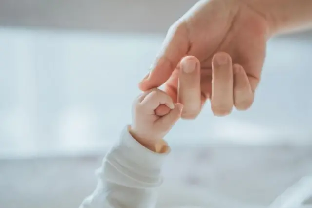 મહિલા, બાળક, નવજાત શિશુ, ડીએનએ, લંડન, બીબીસી ગુજરાતી