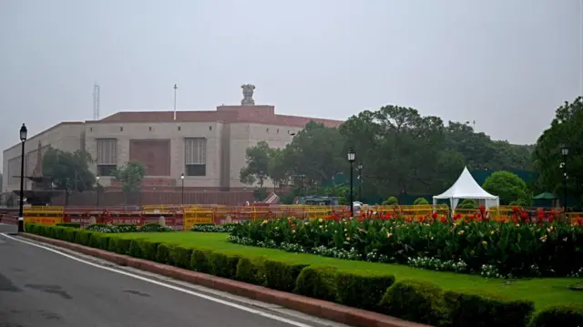 நாடாளுமன்றம்