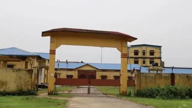 असम के ग्वालपाड़ा ज़िले के मटिया में विदेशियों के लिए नज़रबंदी शिविर