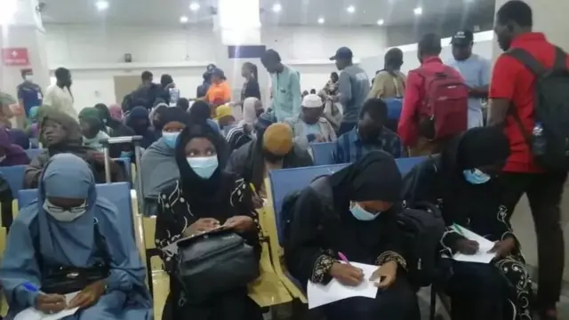 சூடான் போர் - தப்பிய கால்பந்து வீரர்