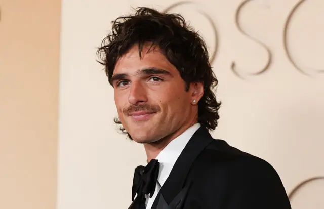 El actor australiano Jacob Elordi asiste a la 98ª ceremonia anual de los Premios de la Academia en el Teatro Dolby en Hollywood, California, el 15 de marzo de 2026. (Foto de ANGELA WEISS / AFP vía Getty Images)